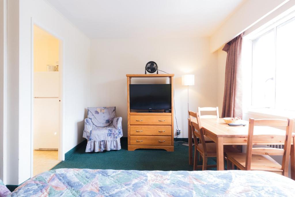 English Bay Hotel Ванкувър Стая снимка
